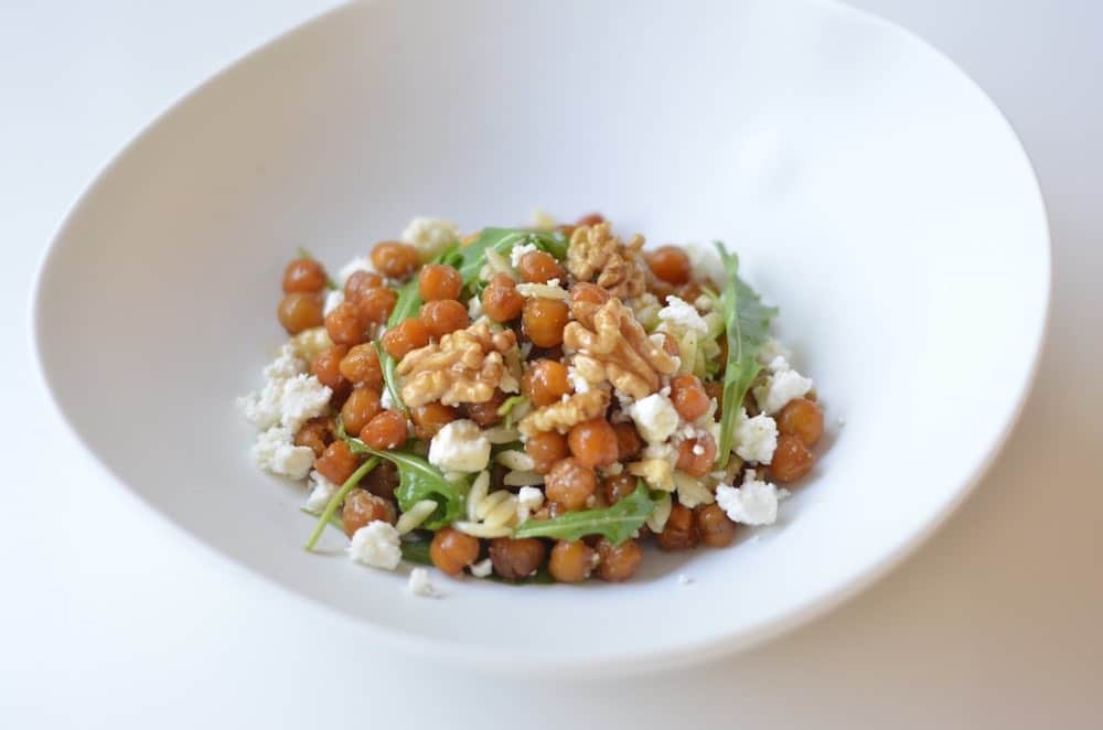 Ensalada de garbanzos tostados Nutrición comida verdadera