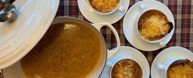 sopa de cebolla gratinada